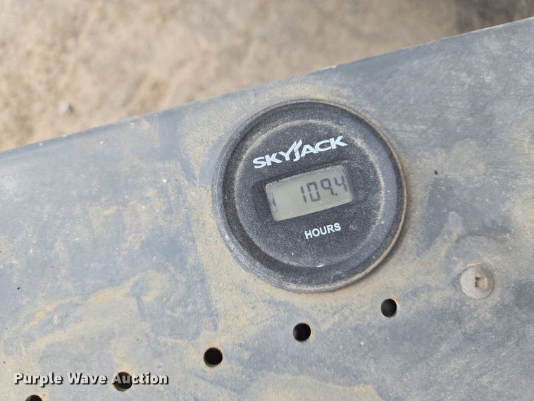 image for item EN8862 2019 Skyjack SJIII 3219 scissor lift