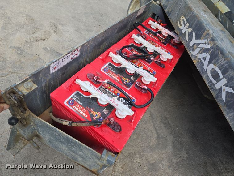 image for item EN8862 2019 Skyjack SJIII 3219 scissor lift