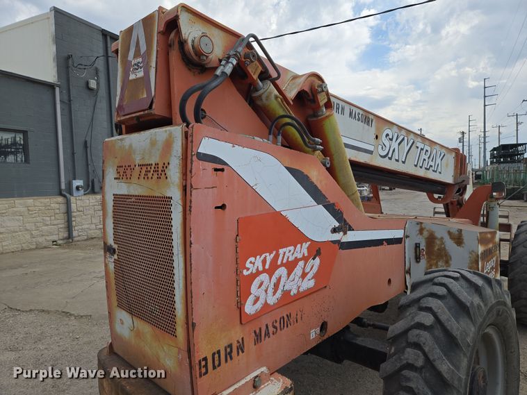 image for item EN8865 Skytrak 8042 telehandler