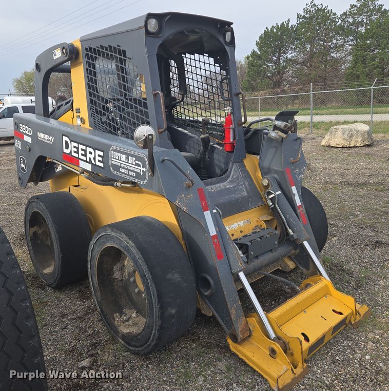 image for item EN8868 2013 John Deere 332D skid steer loader