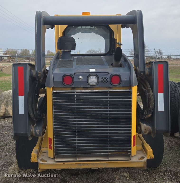 image for item EN8868 2013 John Deere 332D skid steer loader