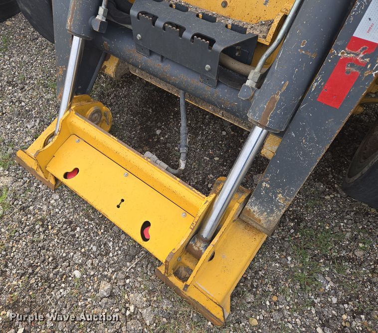 image for item EN8868 2013 John Deere 332D skid steer loader