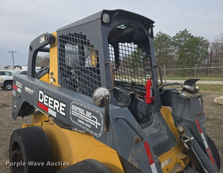 image for item EN8868 2013 John Deere 332D skid steer loader