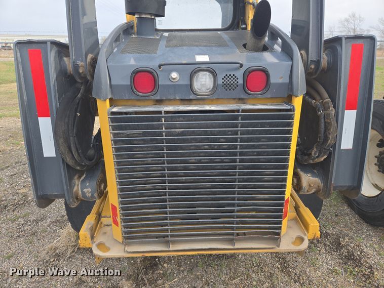 image for item EN8868 2013 John Deere 332D skid steer loader