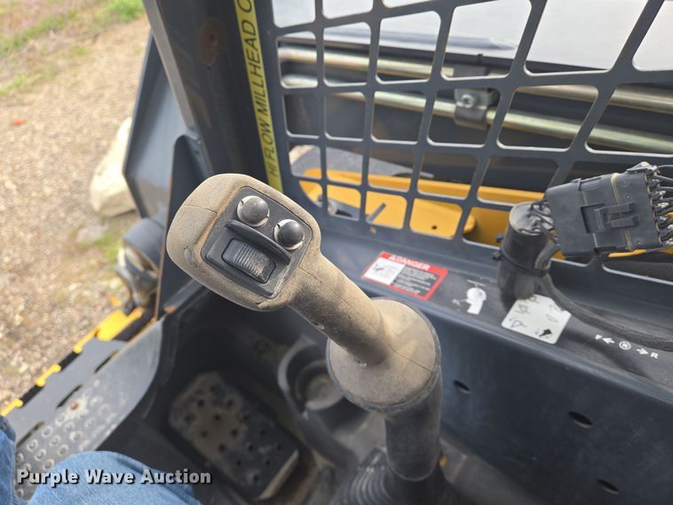 image for item EN8868 2013 John Deere 332D skid steer loader