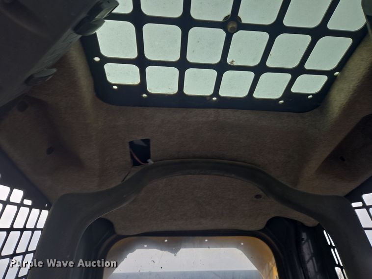 image for item EN8868 2013 John Deere 332D skid steer loader