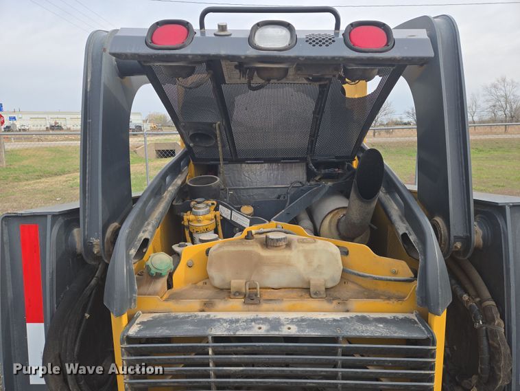 image for item EN8868 2013 John Deere 332D skid steer loader