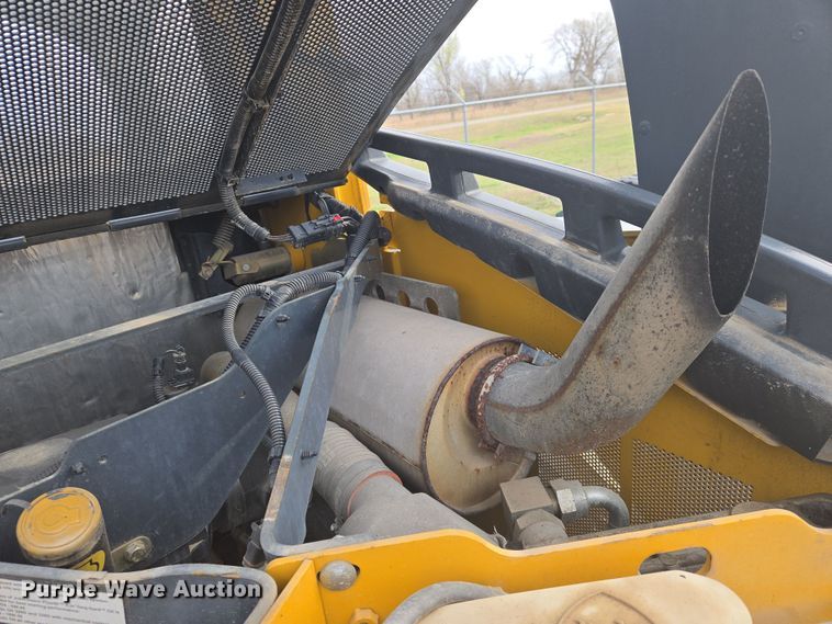 image for item EN8868 2013 John Deere 332D skid steer loader