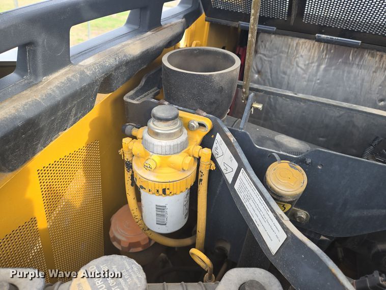 image for item EN8868 2013 John Deere 332D skid steer loader