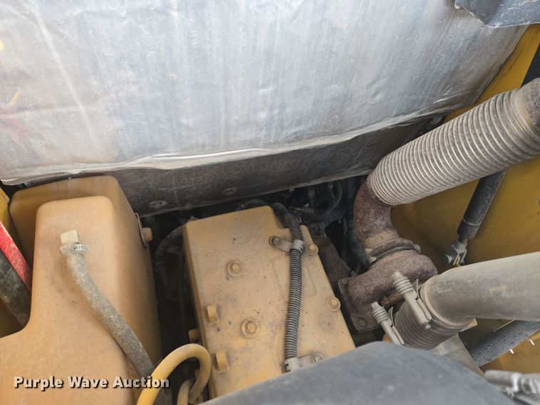 image for item EN8868 2013 John Deere 332D skid steer loader