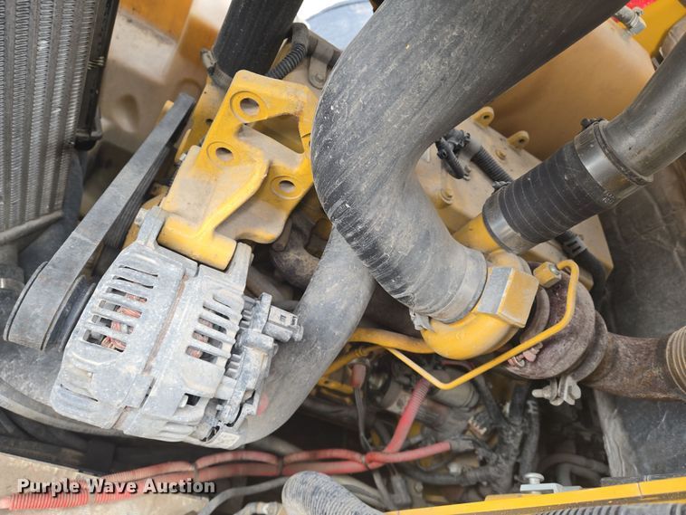 image for item EN8868 2013 John Deere 332D skid steer loader