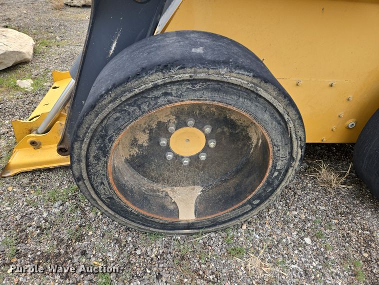 image for item EN8868 2013 John Deere 332D skid steer loader