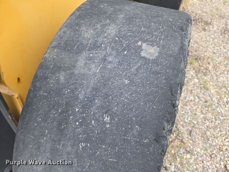 image for item EN8868 2013 John Deere 332D skid steer loader