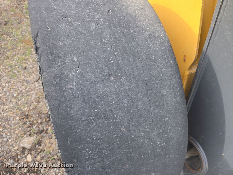 image for item EN8868 2013 John Deere 332D skid steer loader