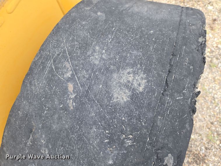 image for item EN8868 2013 John Deere 332D skid steer loader