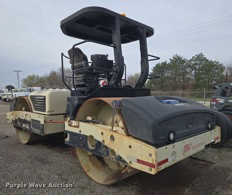 image for item EN8869 2006 Ingersoll Rand DD158 HFA double drum vibratory roller