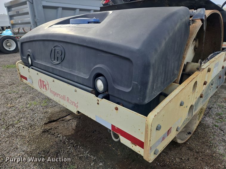 image for item EN8869 2006 Ingersoll Rand DD158 HFA double drum vibratory roller