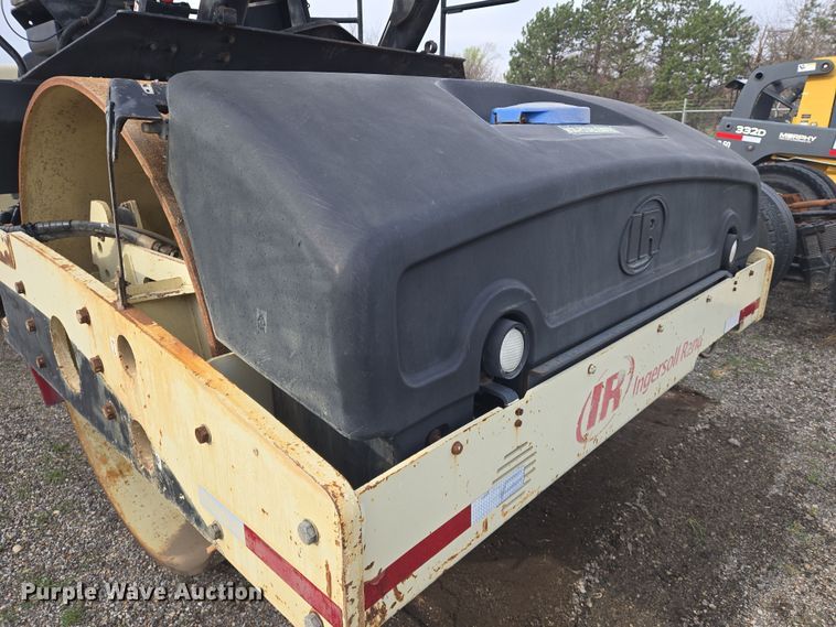 image for item EN8869 2006 Ingersoll Rand DD158 HFA double drum vibratory roller