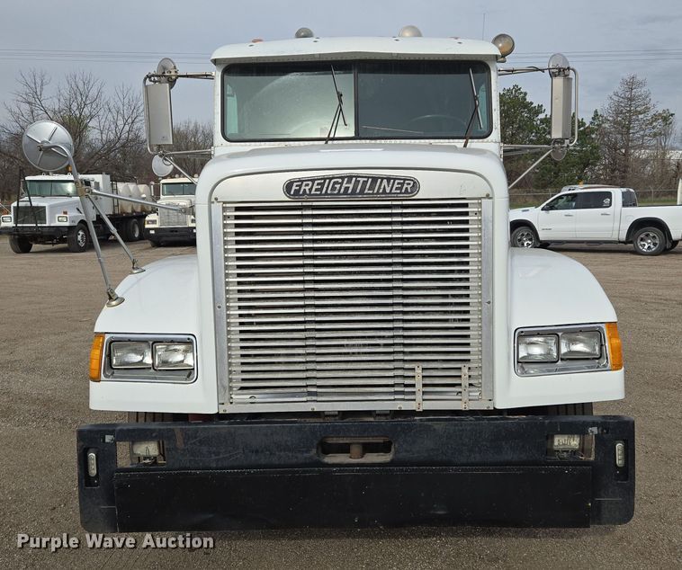 image for item EN8870 1994 Freightliner FLD120 semi truck