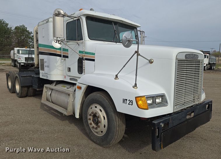 image for item EN8870 1994 Freightliner FLD120 semi truck