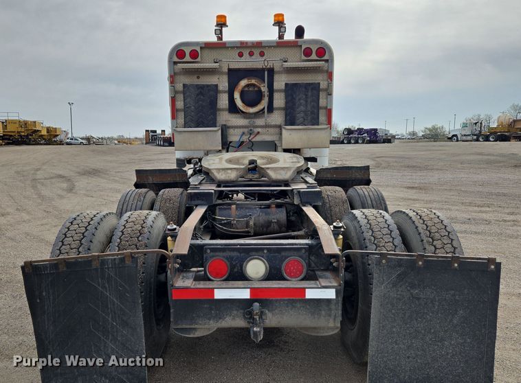 image for item EN8870 1994 Freightliner FLD120 semi truck