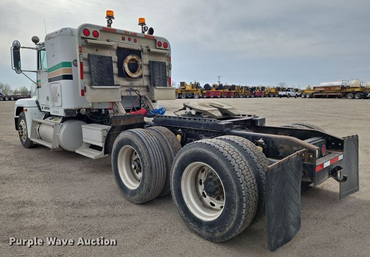 image for item EN8870 1994 Freightliner FLD120 semi truck