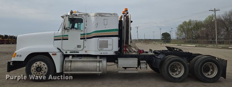 image for item EN8870 1994 Freightliner FLD120 semi truck