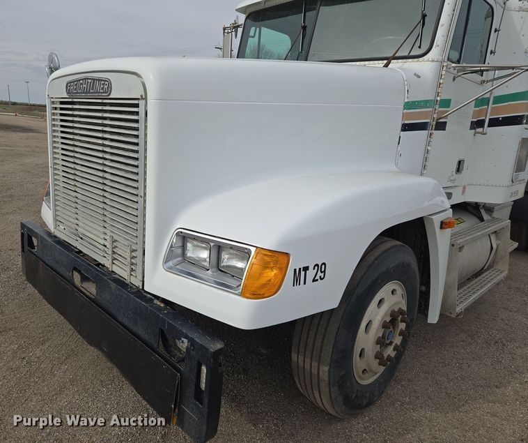 image for item EN8870 1994 Freightliner FLD120 semi truck