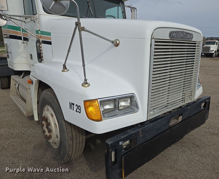 image for item EN8870 1994 Freightliner FLD120 semi truck