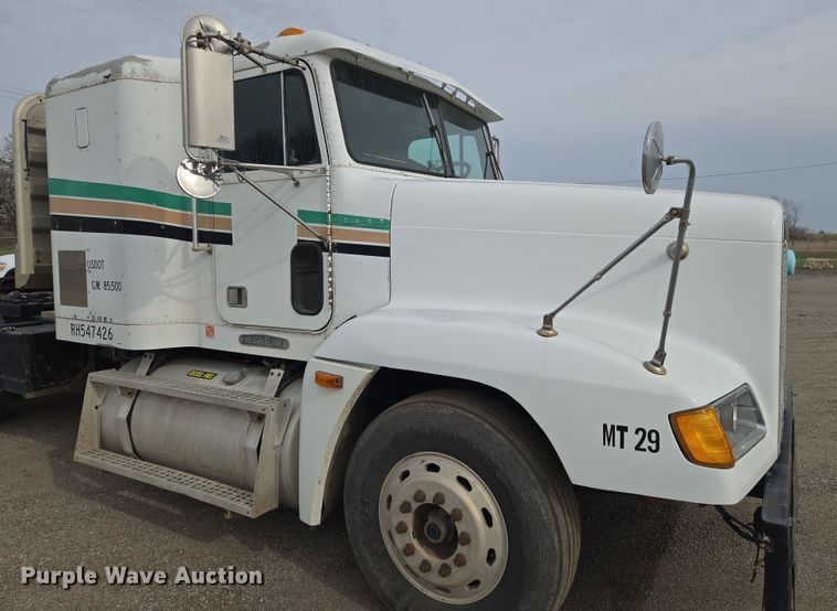 image for item EN8870 1994 Freightliner FLD120 semi truck