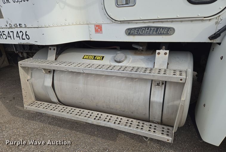 image for item EN8870 1994 Freightliner FLD120 semi truck