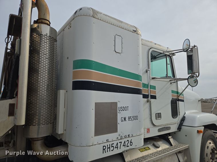 image for item EN8870 1994 Freightliner FLD120 semi truck