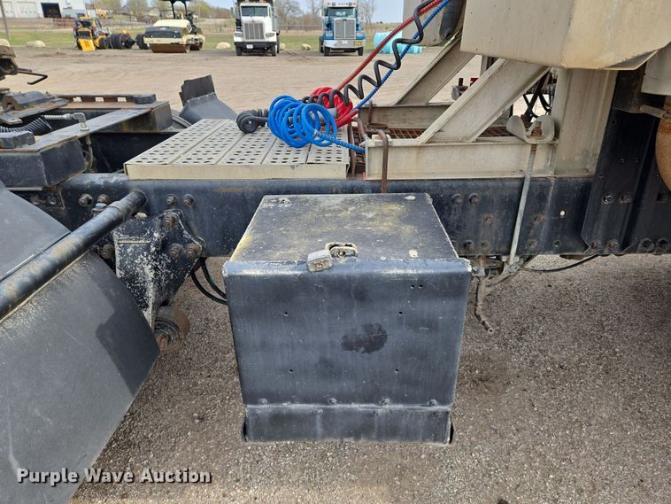 image for item EN8870 1994 Freightliner FLD120 semi truck