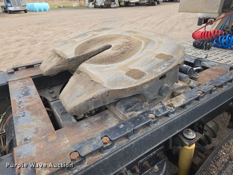 image for item EN8870 1994 Freightliner FLD120 semi truck