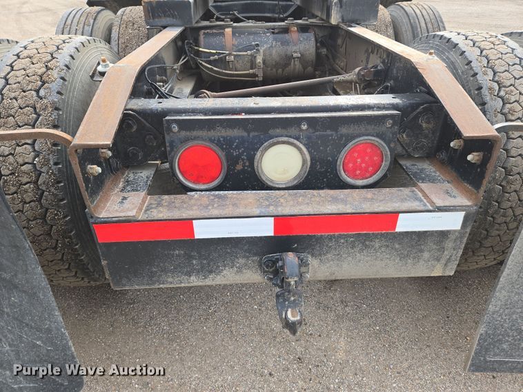 image for item EN8870 1994 Freightliner FLD120 semi truck