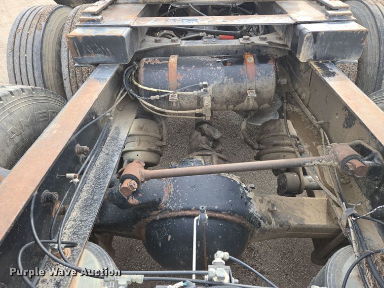 image for item EN8870 1994 Freightliner FLD120 semi truck