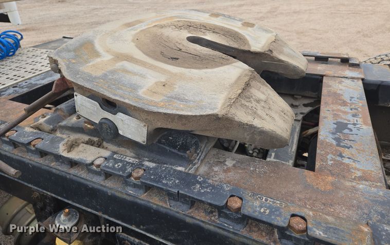 image for item EN8870 1994 Freightliner FLD120 semi truck