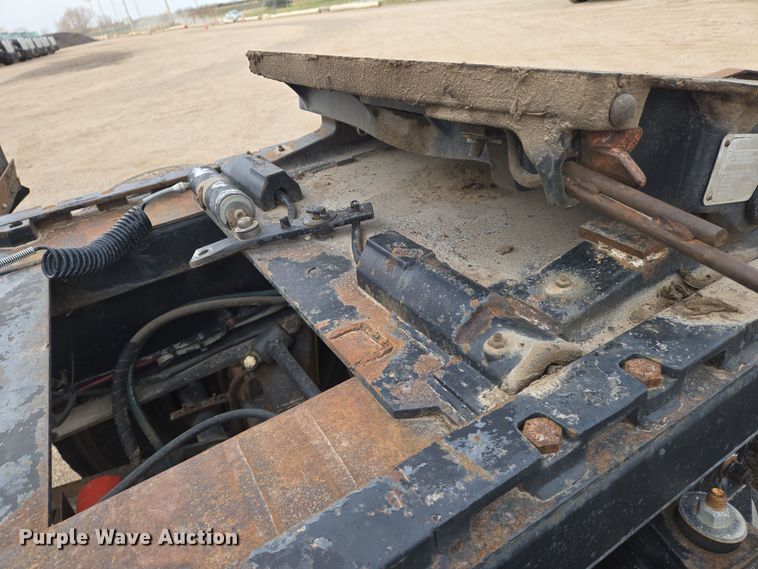 image for item EN8870 1994 Freightliner FLD120 semi truck