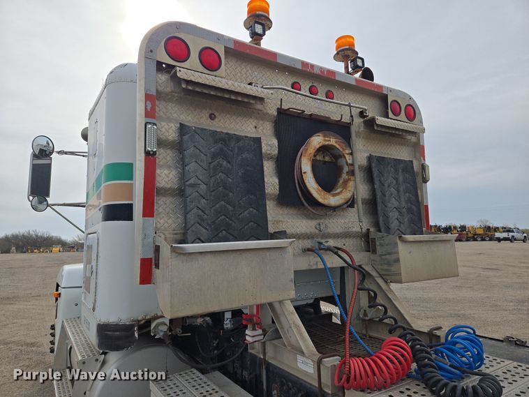 image for item EN8870 1994 Freightliner FLD120 semi truck