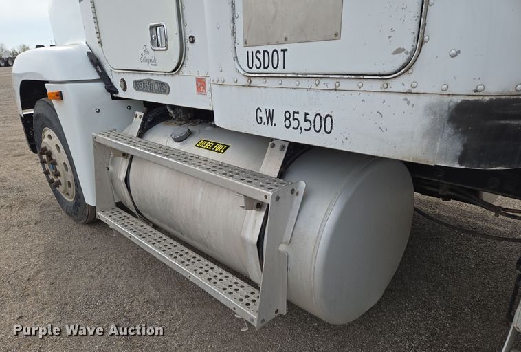image for item EN8870 1994 Freightliner FLD120 semi truck