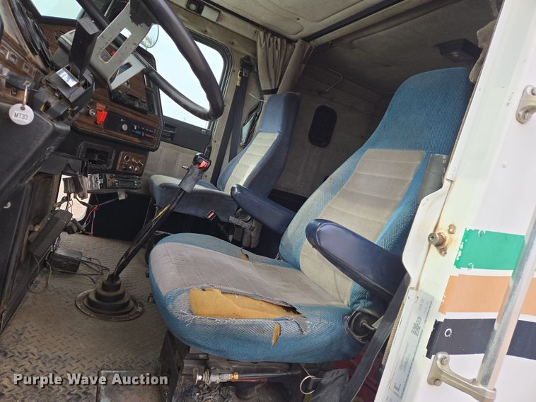 image for item EN8870 1994 Freightliner FLD120 semi truck