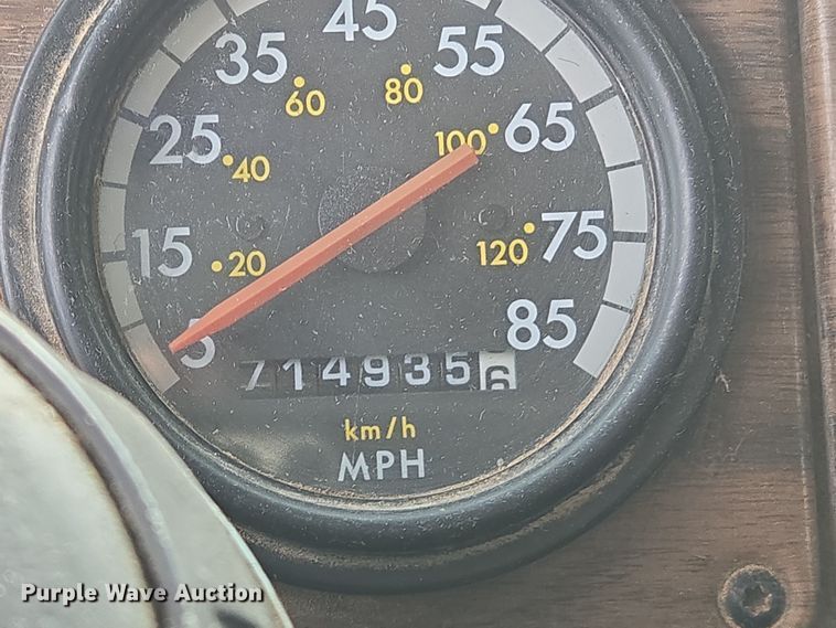 image for item EN8870 1994 Freightliner FLD120 semi truck