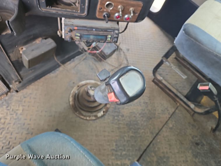 image for item EN8870 1994 Freightliner FLD120 semi truck