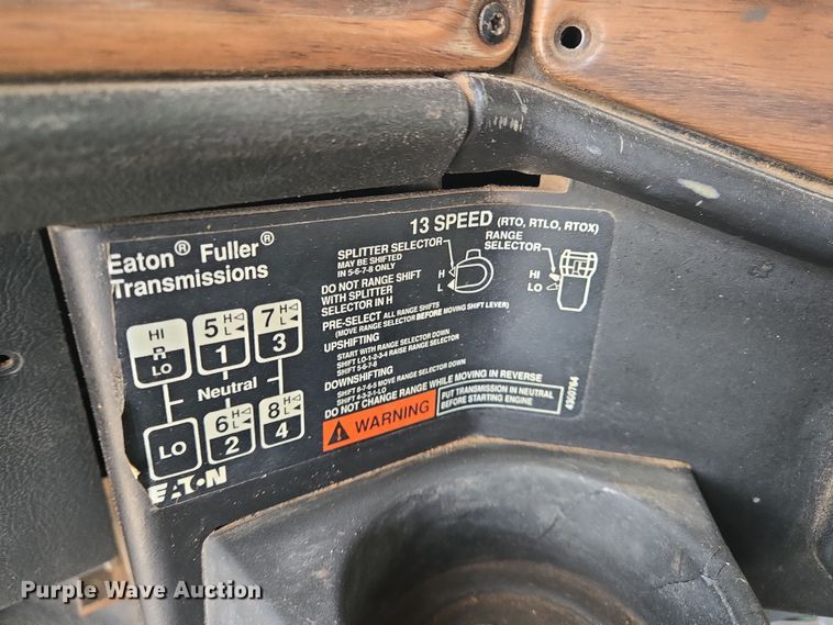 image for item EN8870 1994 Freightliner FLD120 semi truck