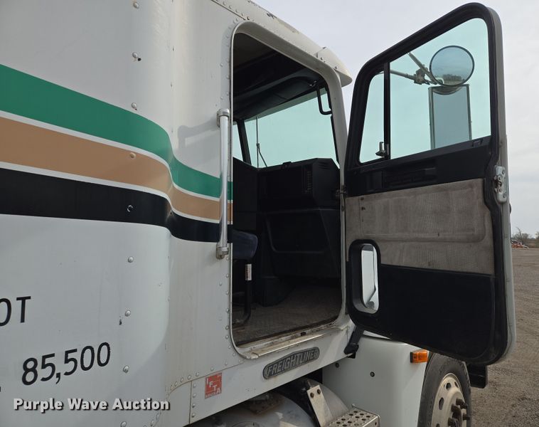 image for item EN8870 1994 Freightliner FLD120 semi truck