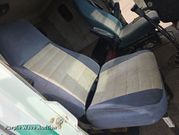 image for item EN8870 1994 Freightliner FLD120 semi truck