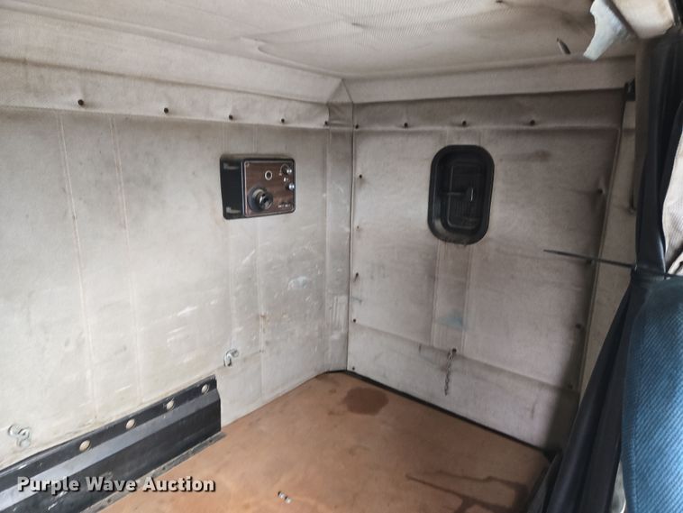 image for item EN8870 1994 Freightliner FLD120 semi truck