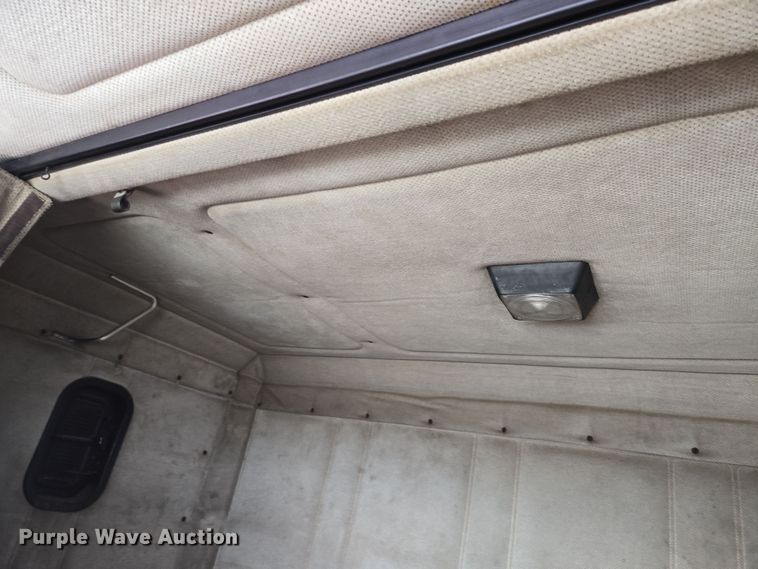 image for item EN8870 1994 Freightliner FLD120 semi truck