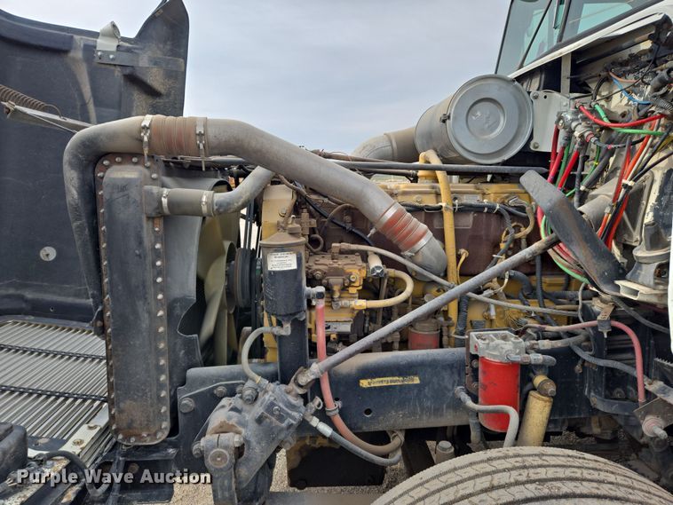 image for item EN8870 1994 Freightliner FLD120 semi truck