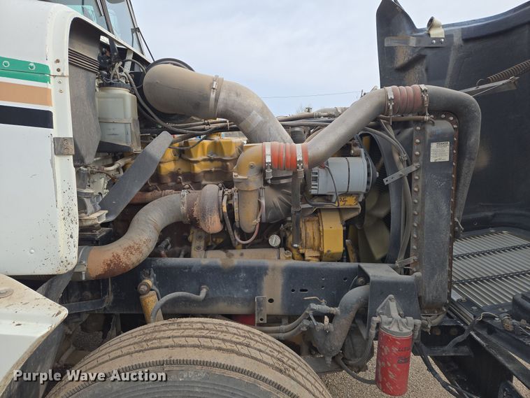 image for item EN8870 1994 Freightliner FLD120 semi truck